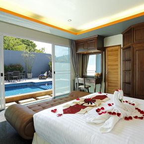 NearBy Hotel