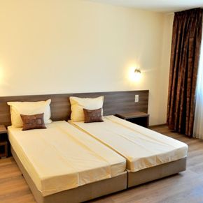 NearBy Hotel