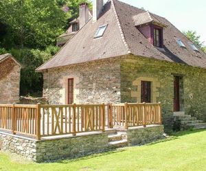 Quaint cottage in Saint-Medard-dExcuduell near river Saint-Medard France