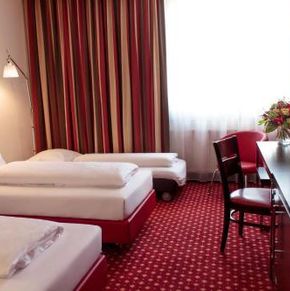 NearBy Hotel