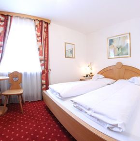 NearBy Hotel