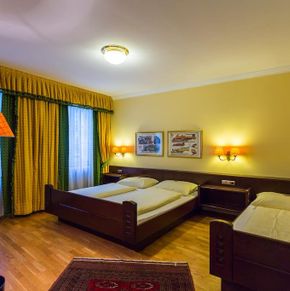 NearBy Hotel