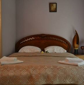 NearBy Hotel