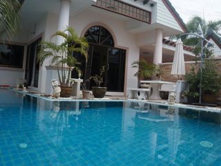 Фото отеля 4 Bedroom Superior South Pattaya Gated Villa Beachfront