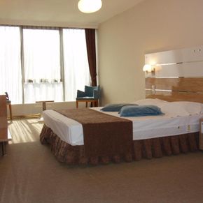 NearBy Hotel