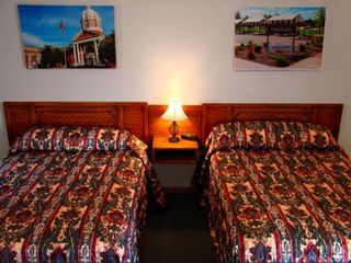Фото отеля Centennial Motel