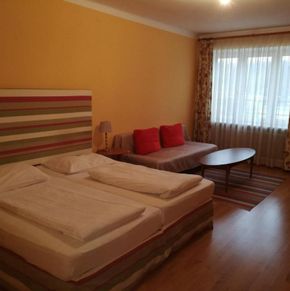 NearBy Hotel