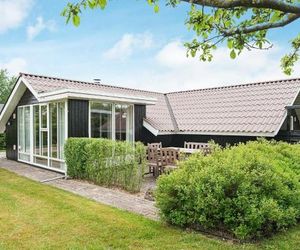 Two-Bedroom Holiday home in Esbjerg V 1 Hjerting Denmark