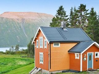 Фото отеля Three-Bedroom Holiday home in Gullesfjord