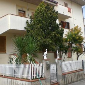NearBy Hotel