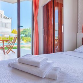 NearBy Hotel