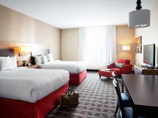 Фото отеля TownePlace Suites by Marriott Fort McMurray