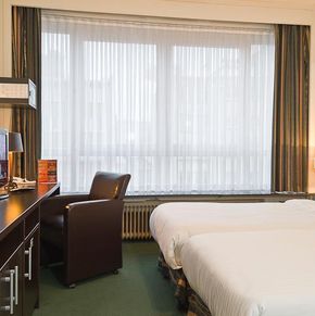 NearBy Hotel