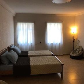 NearBy Hotel