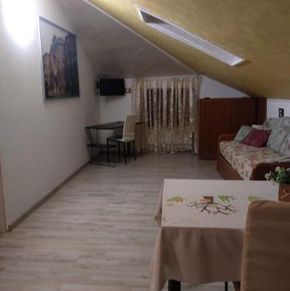 NearBy Hotel