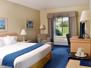 Фото отеля Quality Inn & Suites Sneads Ferry- North Topsail Beach