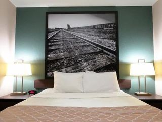 Hotel pic Super 8 by Wyndham Dauphin