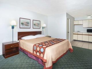 Hotel pic Super 8 by Wyndham Taylorville IL