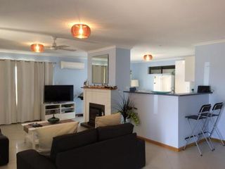 Фото отеля Salty Air Apartments Kingscote Kangaroo Island