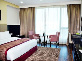 Фото отеля Ramada Hotel and Suites Amwaj Islands