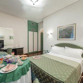 NearBy Hotel