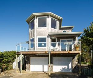 Beverly Beach Overlook for 8 by RedAwning Newport United States