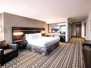 Фото отеля Clarion Hotel & Suites
