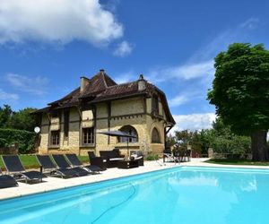 Spacious Mansion in Belves with Swimming Pool Belves France