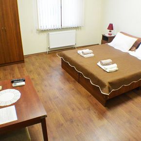 NearBy Hotel