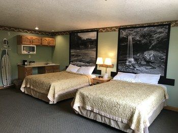 Super 8 by Wyndham Uniontown PA -Newly Renovated!