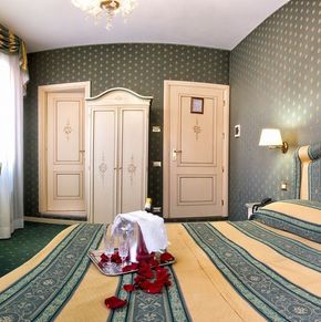 NearBy Hotel