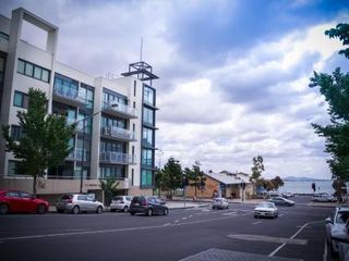 Hotel pic Waterfront (Yarra St) by Gold Star Stays