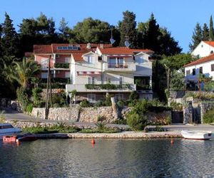 Apartments by the sea Vrboska (Hvar) - 541 Vrboska Croatia