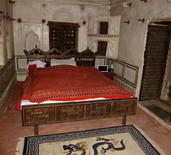 Narayan Niwas Castle