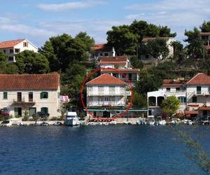 Apartments by the sea Stomorska (Solta) - 781 Stomorska Croatia