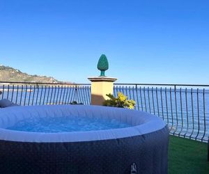 Miriam Sea Front Apartment Giardini-Naxos Italy