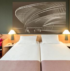 NearBy Hotel