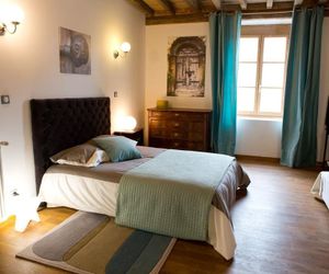 Au Pied Du Rempart Tournus France
