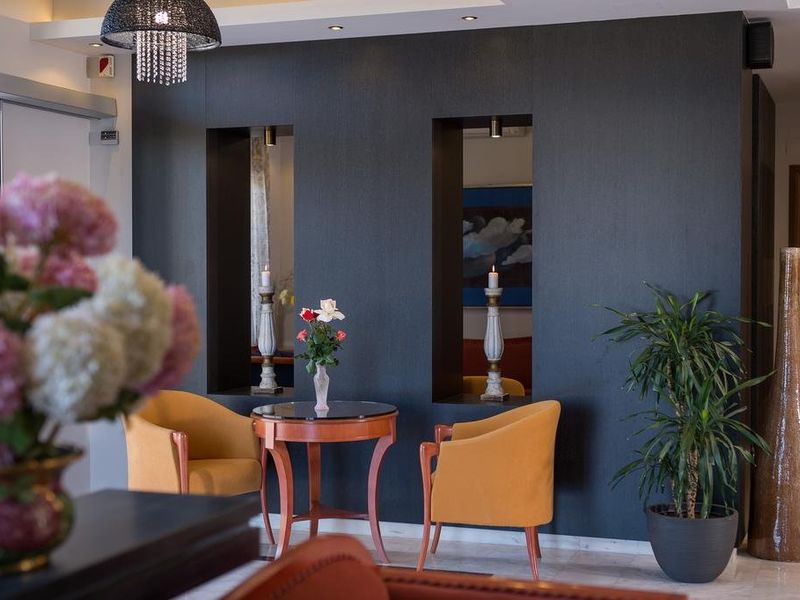Hotel Photo 9
