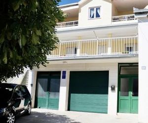 Apartments with a parking space Omis - 2760 Omis Croatia