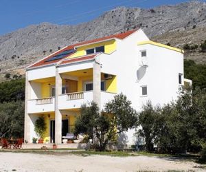 Apartments with a parking space Duce (Omis) - 2778 Duce Croatia