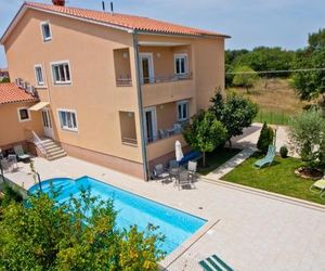 Family friendly apartments with a swimming pool Vinkuran (Pula) - 7444 Vinkuran Croatia