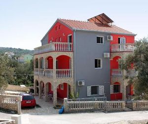 Apartments with a parking space Vinisce (Trogir) - 4886 Vinisce Croatia