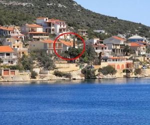 Apartments by the sea Vinisce (Trogir) - 8659 Vinisce Croatia