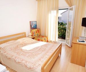 Apartments and rooms with parking space Supetar (Brac) - 5658 Supetar Croatia