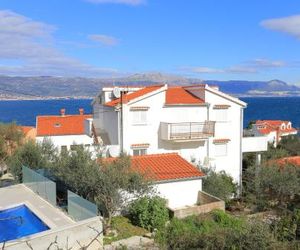 Apartments by the sea Slatine (Ciovo) - 4871 Okrug Donji Croatia