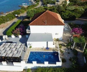 Seaside apartments with a swimming pool Kneza (Korcula) - 9130 Racisce Croatia