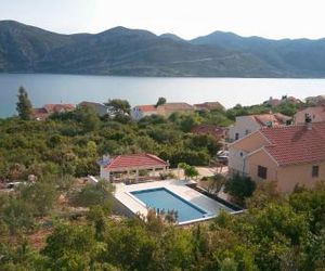 Seaside apartments with a swimming pool Kneza (Korcula) - 9269 Racisce Croatia