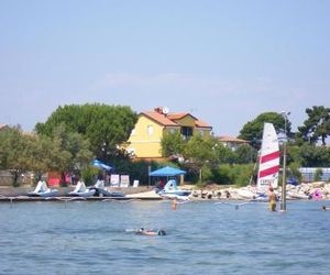 Family friendly seaside apartments Novigrad - 7118 Novigrad Croatia