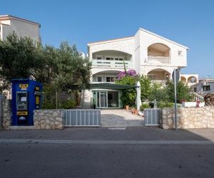 Apartments with a parking space Novalja (Pag) - 4128 Novaglia Croatia